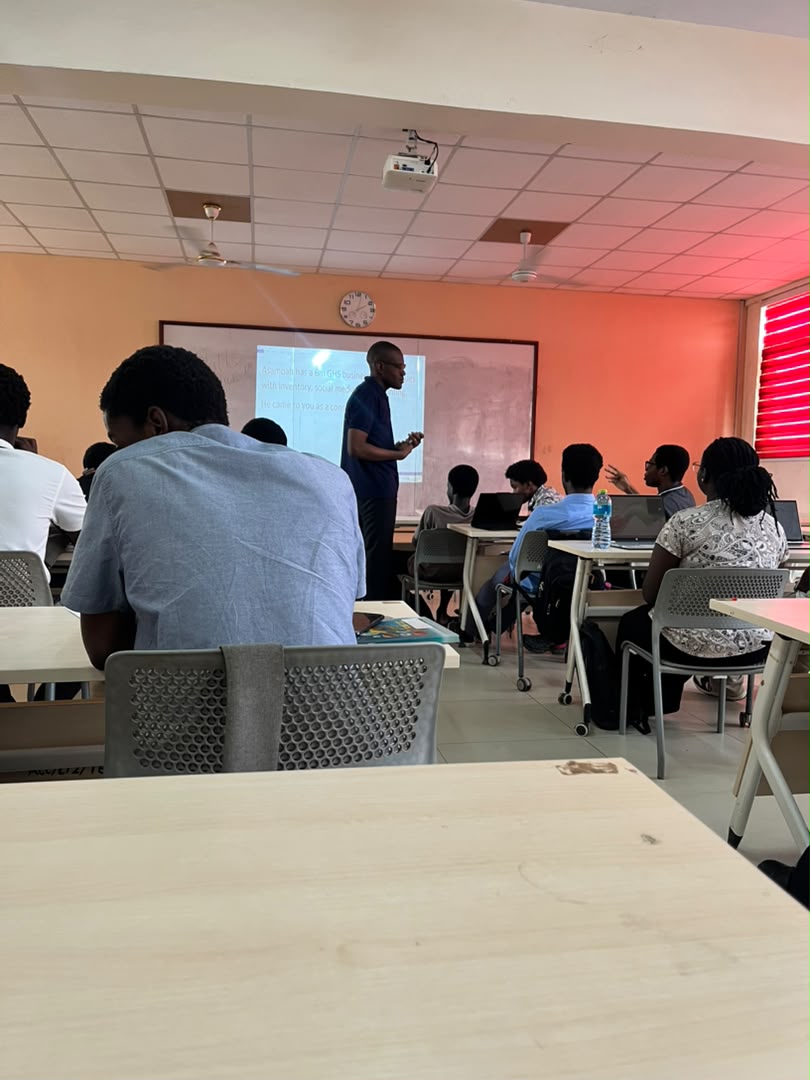 Joshua Tetteh leading an AI training session